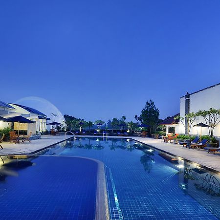 Aryaduta Bandung Hotel Exterior photo